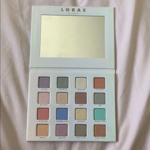 Eyeshadow palette